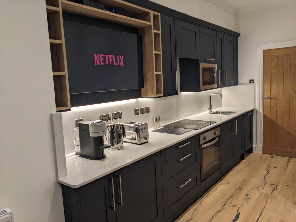 Modern Aptmt, 2 Stops To Central London, Smart Lock, Netflix อีลลิง ภายนอก รูปภาพ
