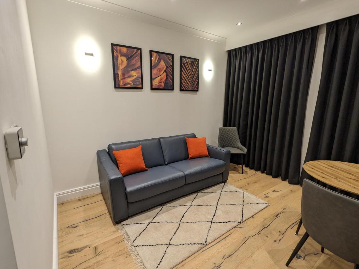 Modern Aptmt, 2 Stops To Central London, Smart Lock, Netflix อีลลิง ภายนอก รูปภาพ