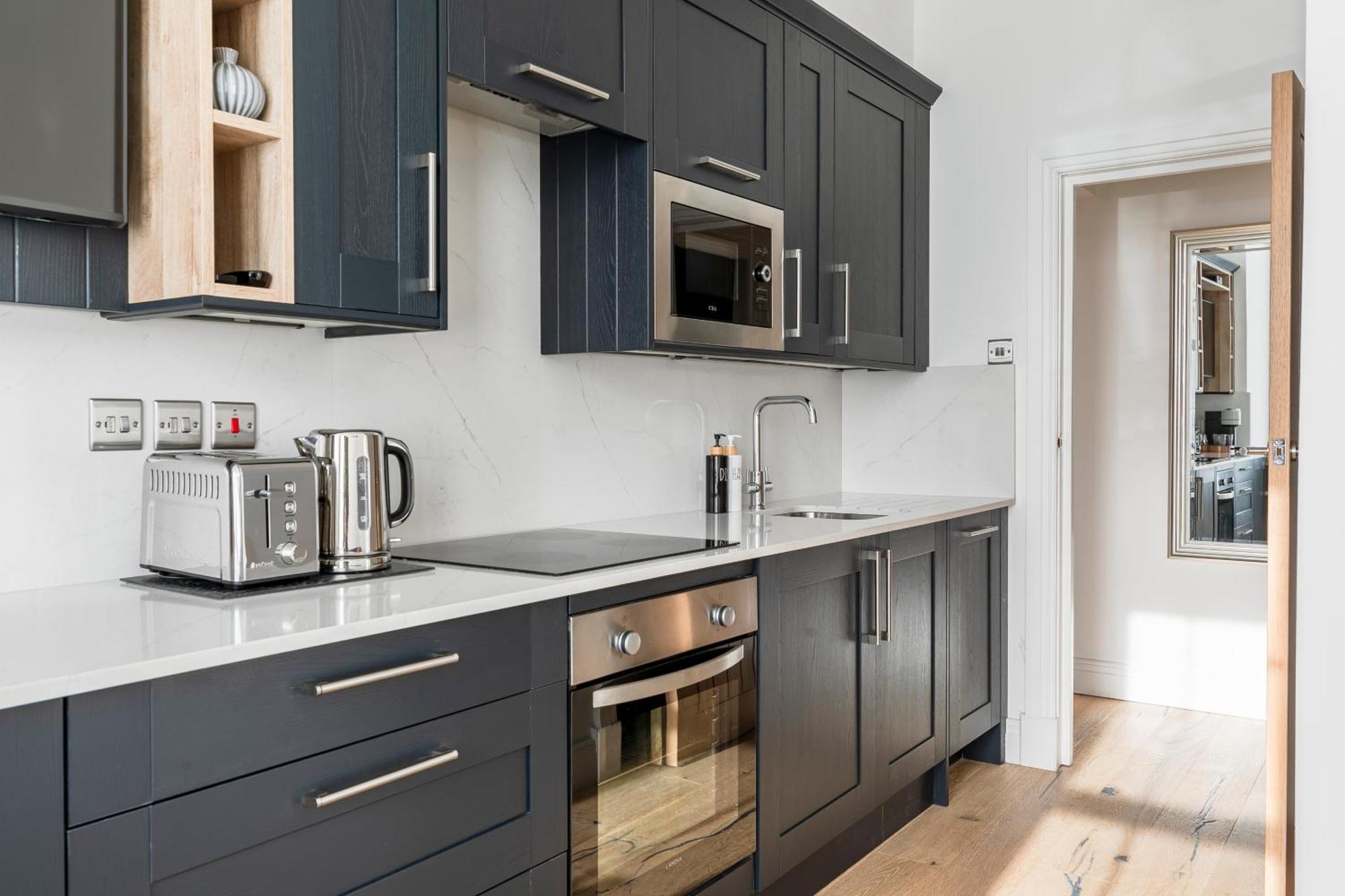 Modern Aptmt, 2 Stops To Central London, Smart Lock, Netflix อีลลิง ภายนอก รูปภาพ