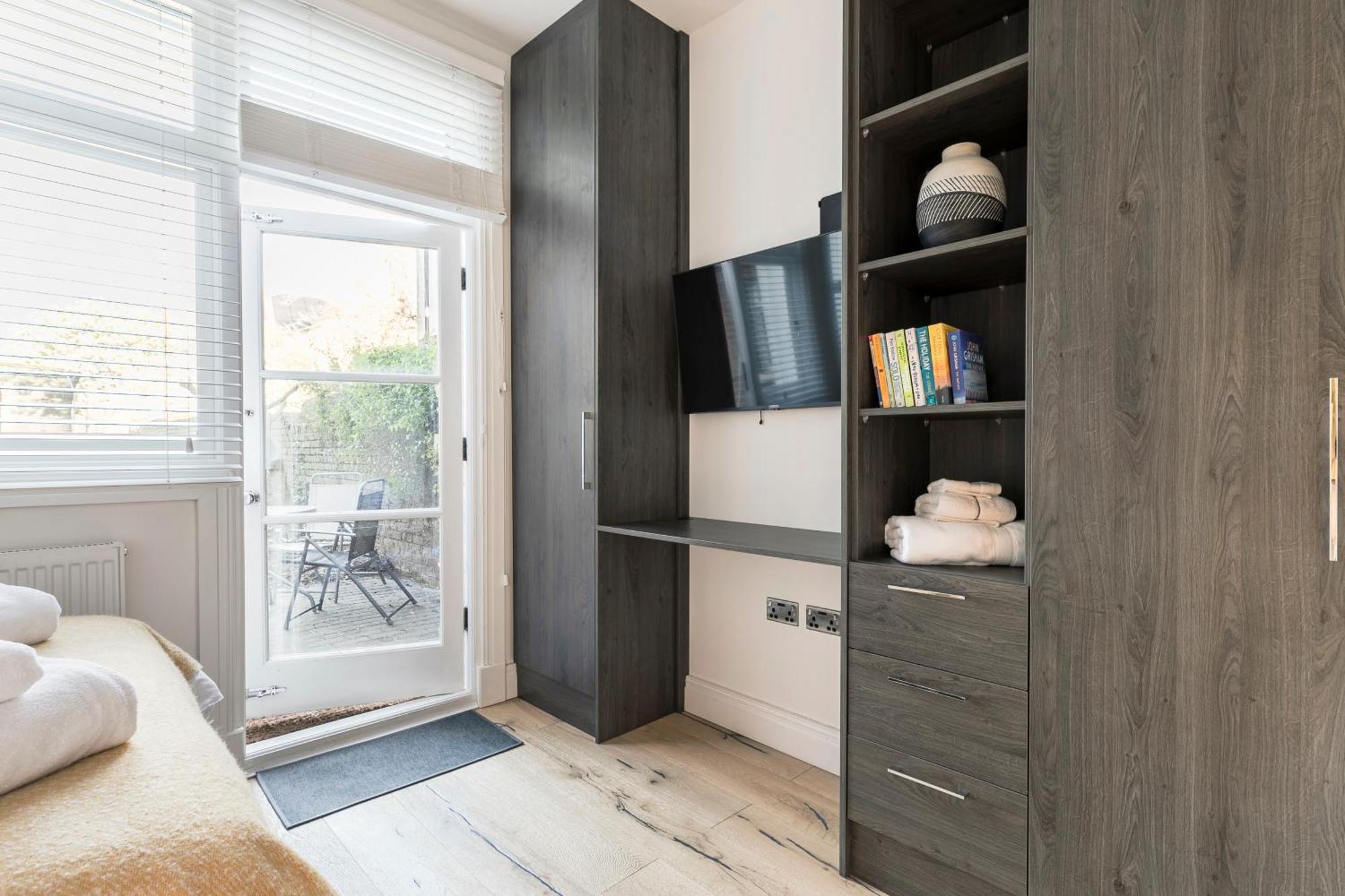 Modern Aptmt, 2 Stops To Central London, Smart Lock, Netflix อีลลิง ภายนอก รูปภาพ