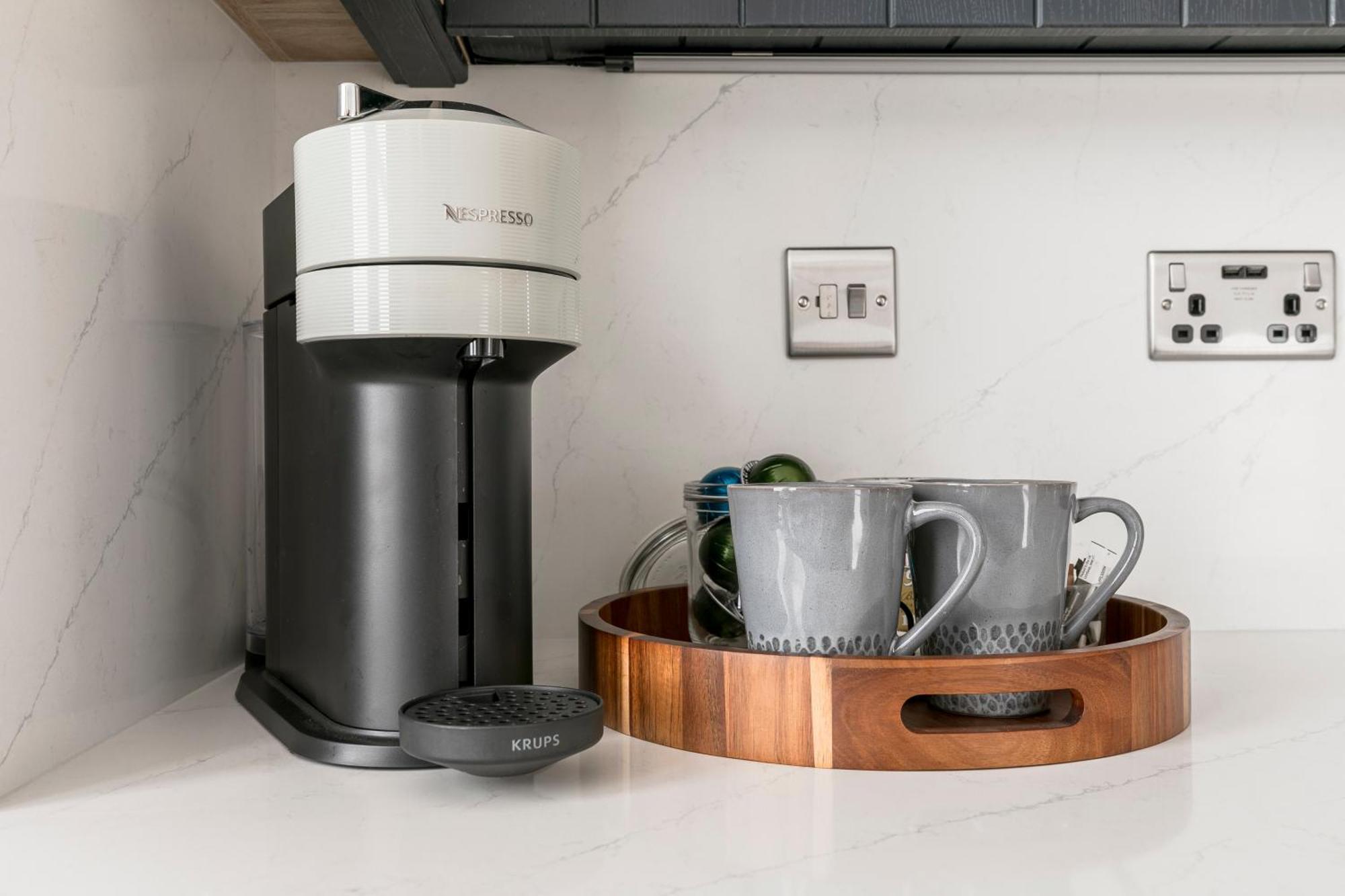 Modern Aptmt, 2 Stops To Central London, Smart Lock, Netflix อีลลิง ภายนอก รูปภาพ