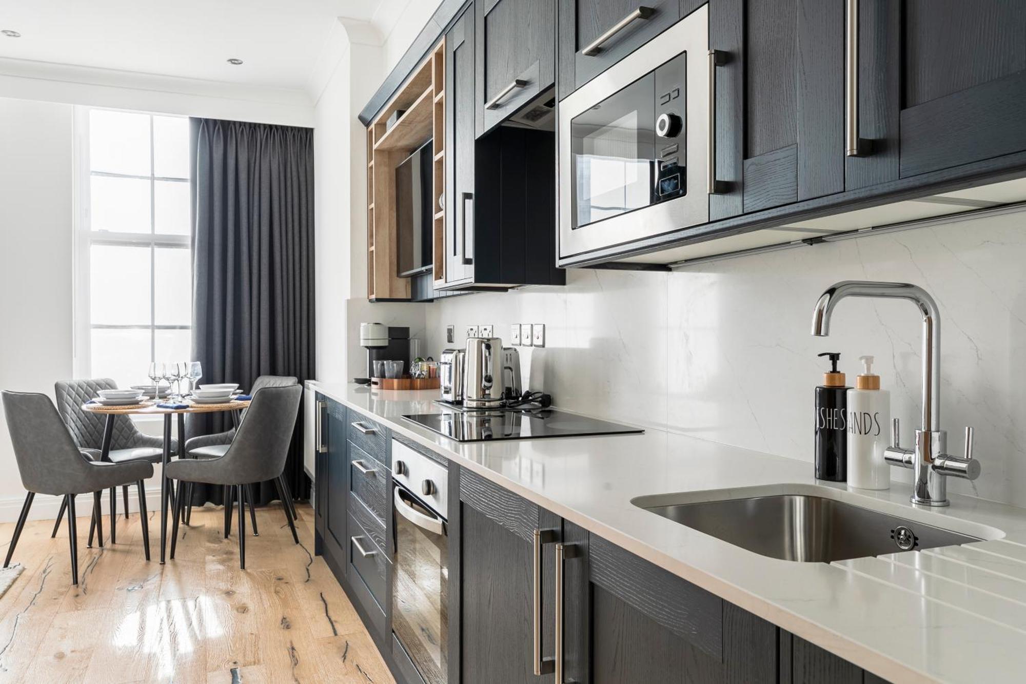 Modern Aptmt, 2 Stops To Central London, Smart Lock, Netflix อีลลิง ภายนอก รูปภาพ